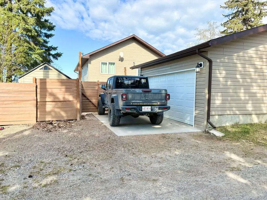 5027 52 Street Rocky Mountain House AB T4T1A7