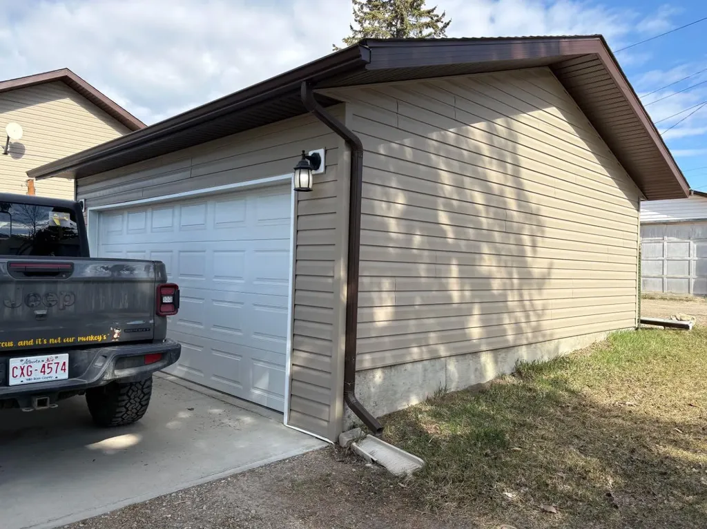 5027 52 Street Rocky Mountain House AB T4T1A7