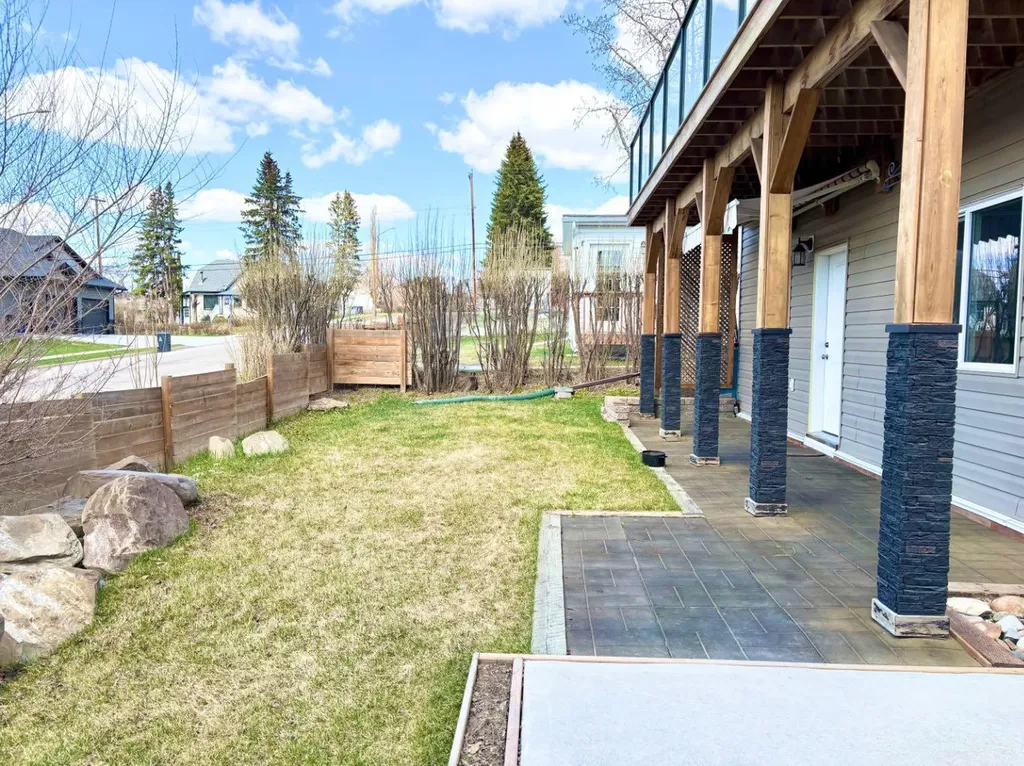 5027 52 Street Rocky Mountain House AB T4T1A7