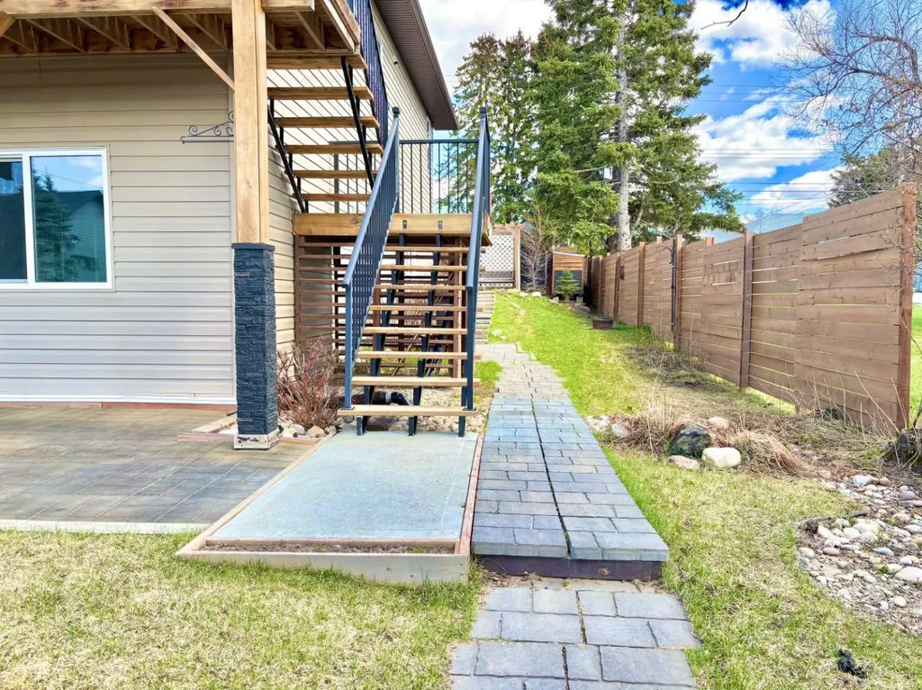 5027 52 Street Rocky Mountain House AB T4T1A7
