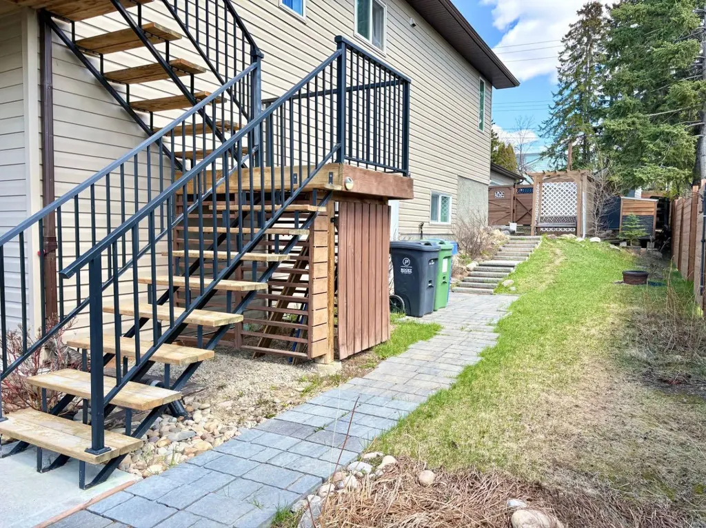 5027 52 Street Rocky Mountain House AB T4T1A7