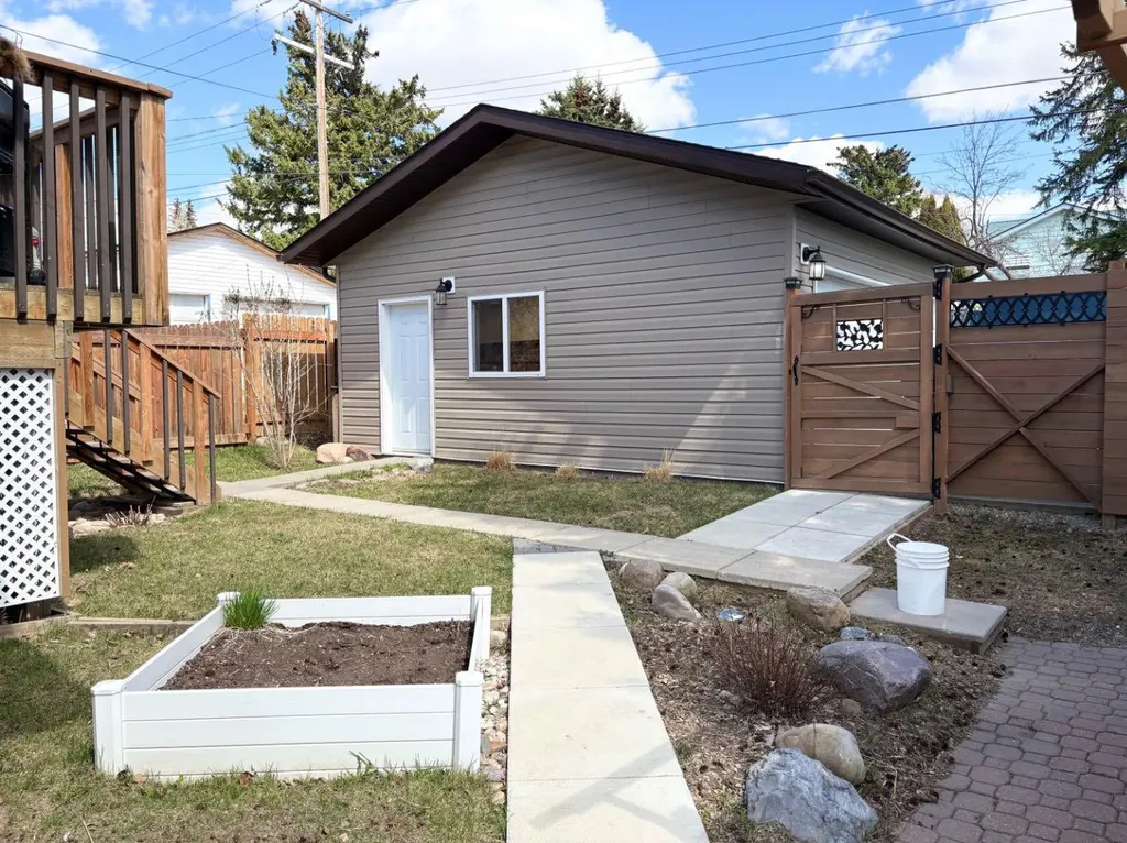 5027 52 Street Rocky Mountain House AB T4T1A7