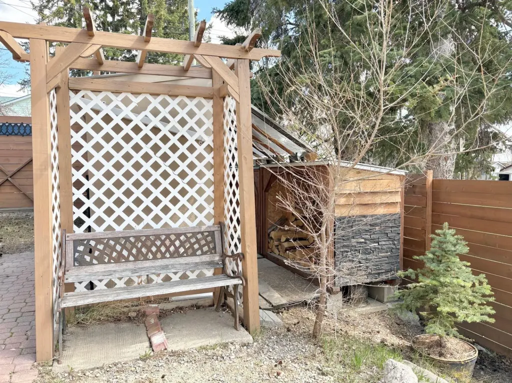 5027 52 Street Rocky Mountain House AB T4T1A7