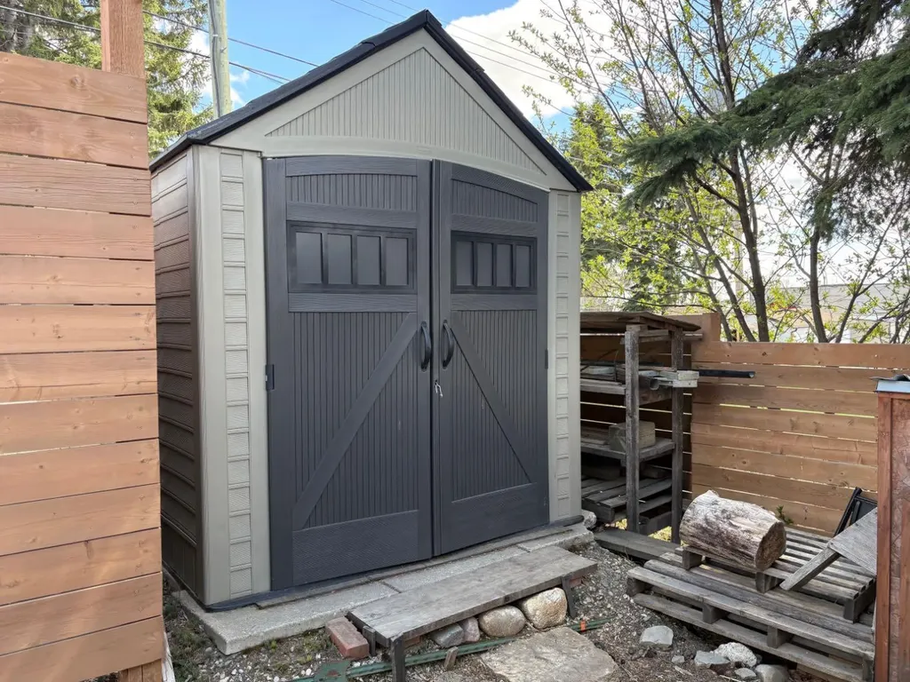 5027 52 Street Rocky Mountain House AB T4T1A7