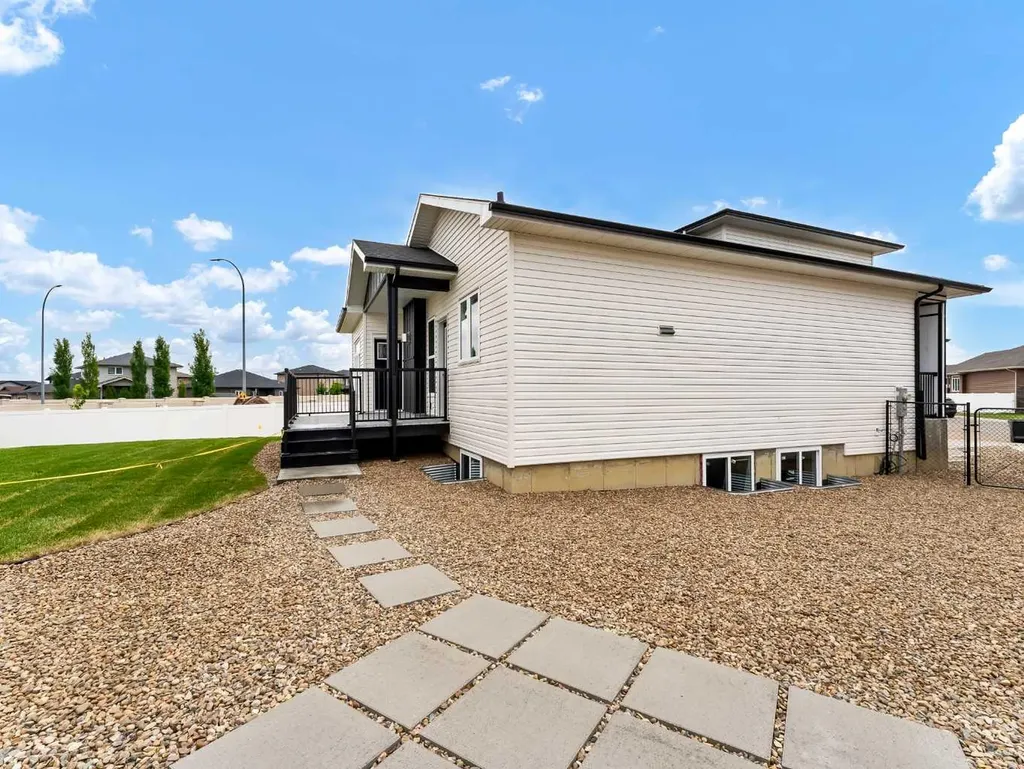 32 Somerside Way SE Medicine Hat AB T1B 0M1
