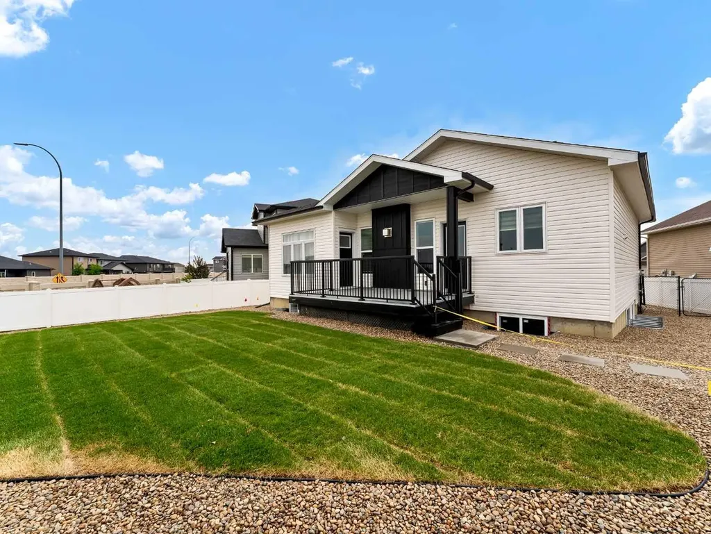 32 Somerside Way SE Medicine Hat AB T1B 0M1