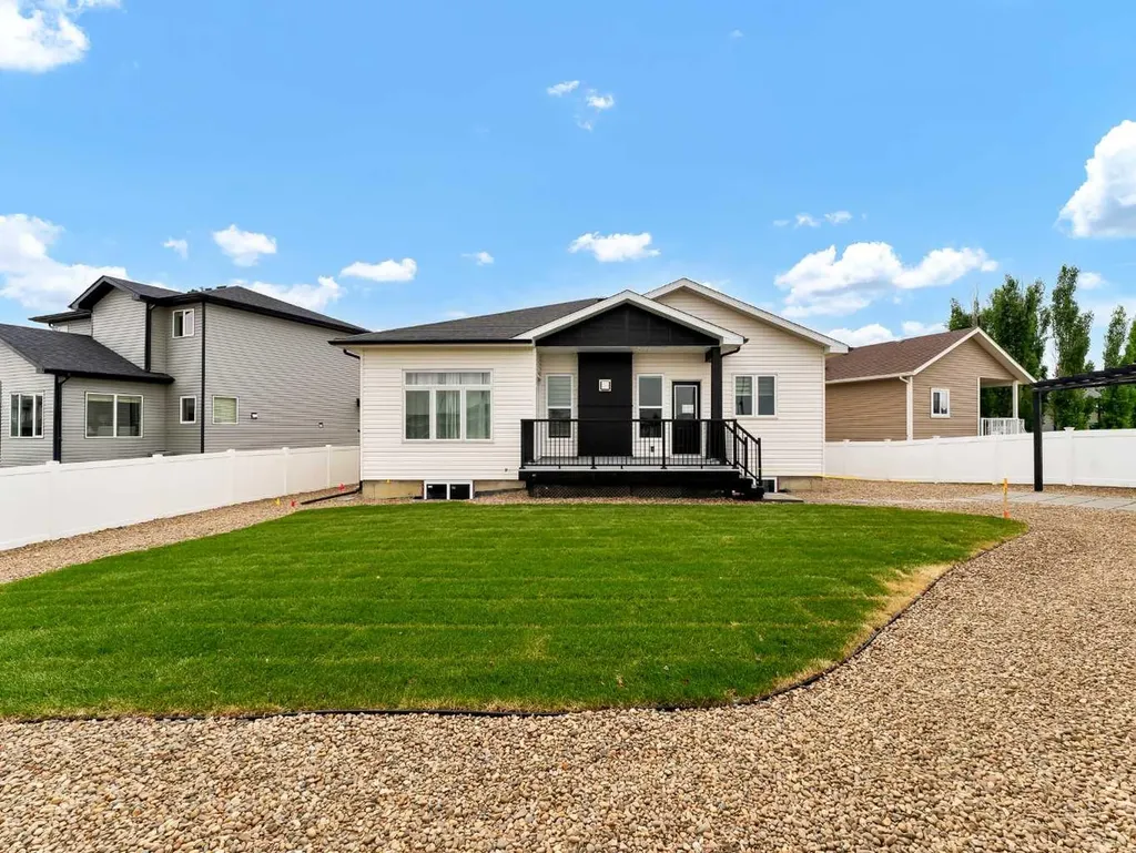 32 Somerside Way SE Medicine Hat AB T1B 0M1