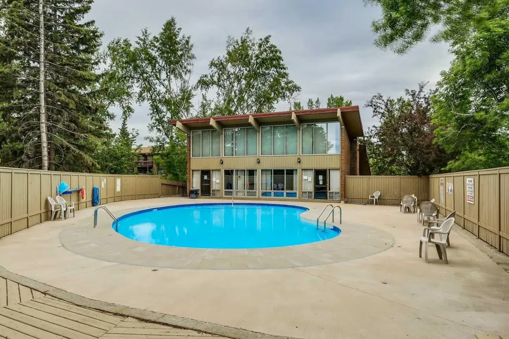 820 89 Avenue SW Calgary AB T2V 4N9