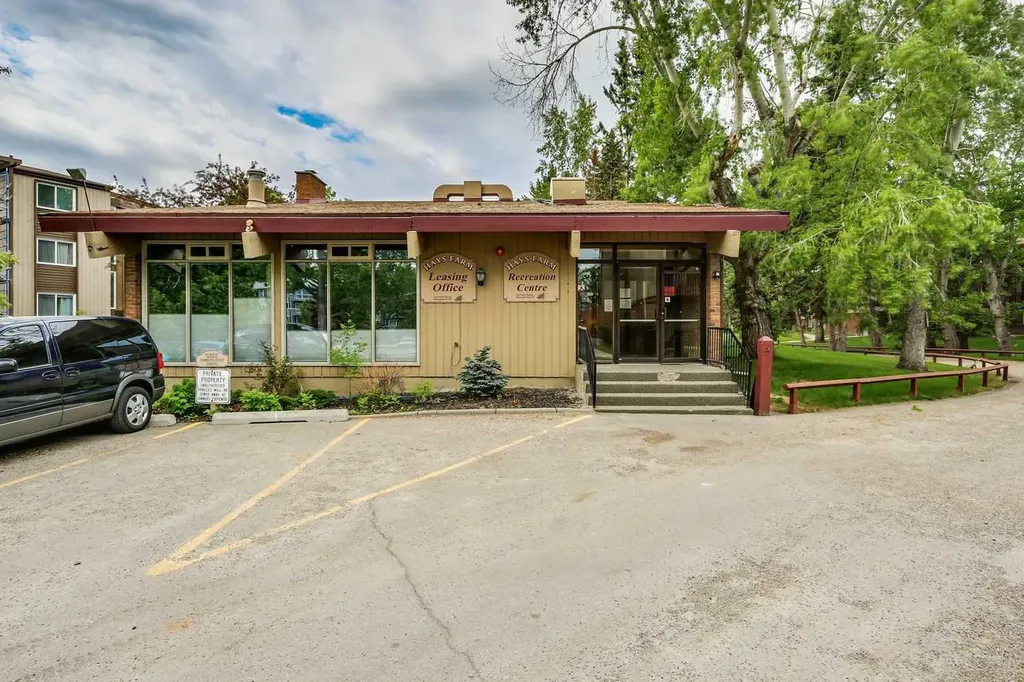 820 89 Avenue SW Calgary AB T2V 4N9