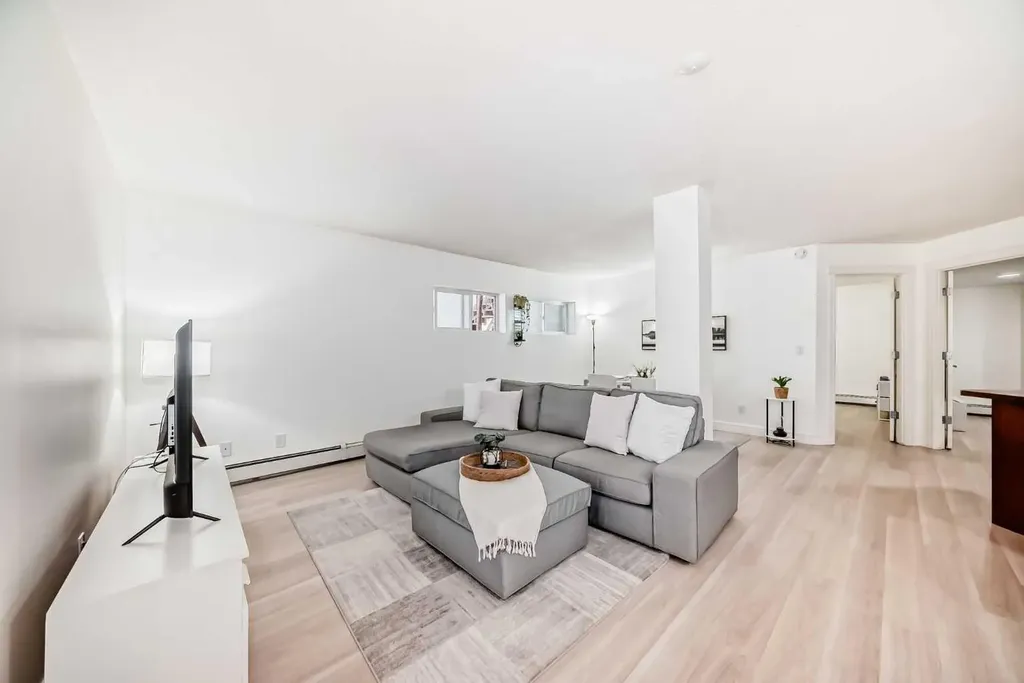 117 38 Avenue SW Calgary AB T2S 0V4
