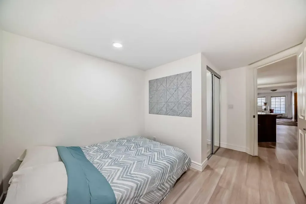 117 38 Avenue SW Calgary AB T2S 0V4