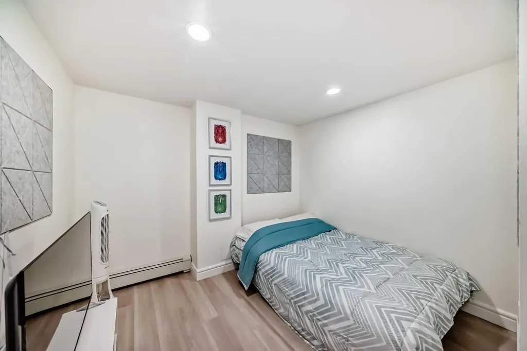 117 38 Avenue SW Calgary AB T2S 0V4
