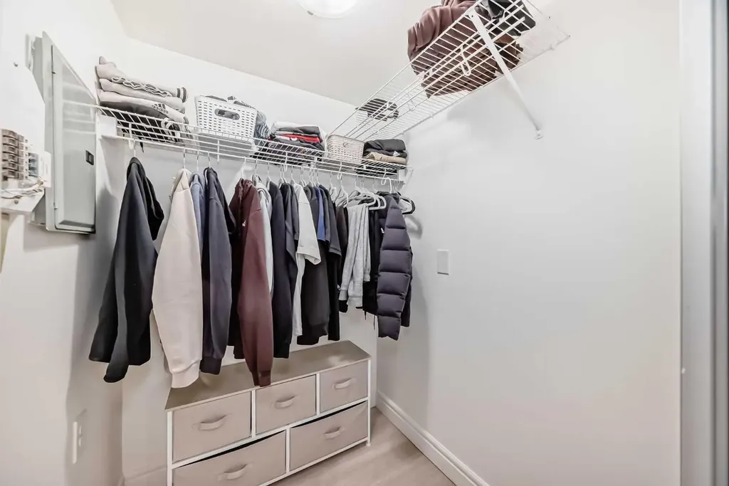 117 38 Avenue SW Calgary AB T2S 0V4