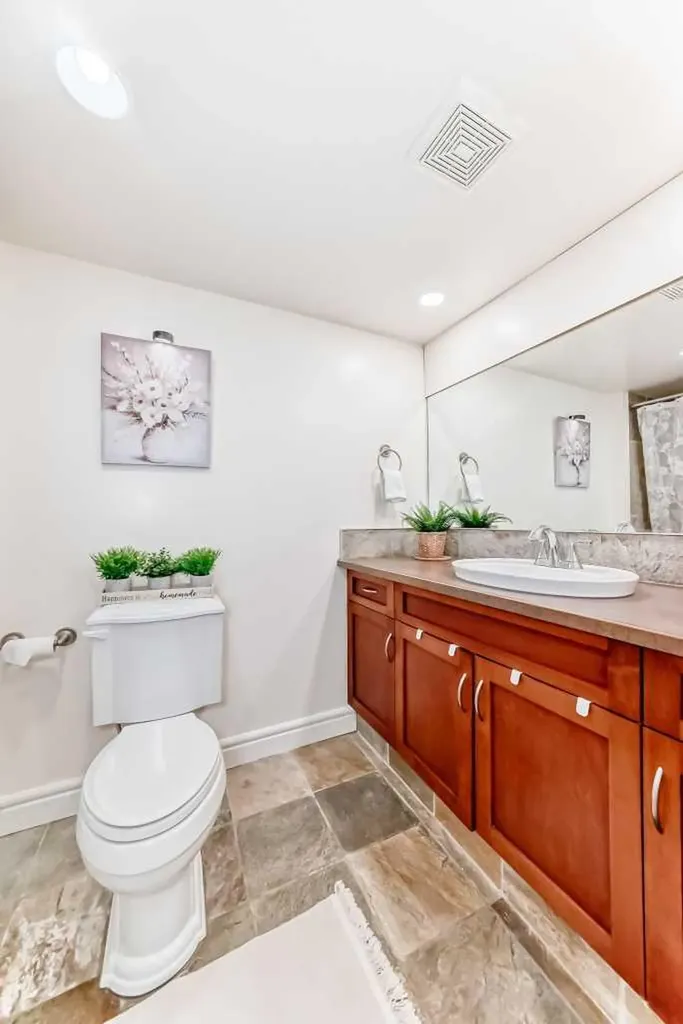 117 38 Avenue SW Calgary AB T2S 0V4