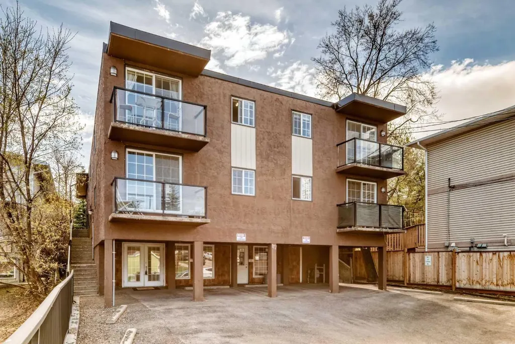 117 38 Avenue SW Calgary AB T2S 0V4