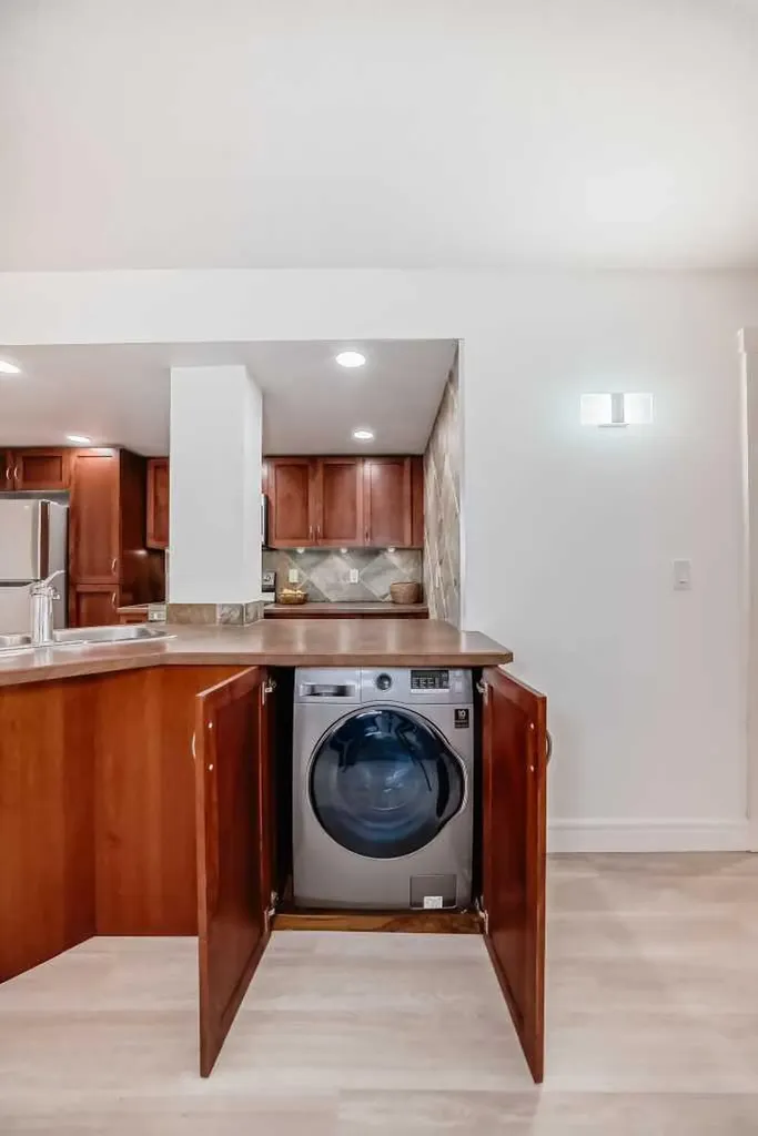 117 38 Avenue SW Calgary AB T2S 0V4
