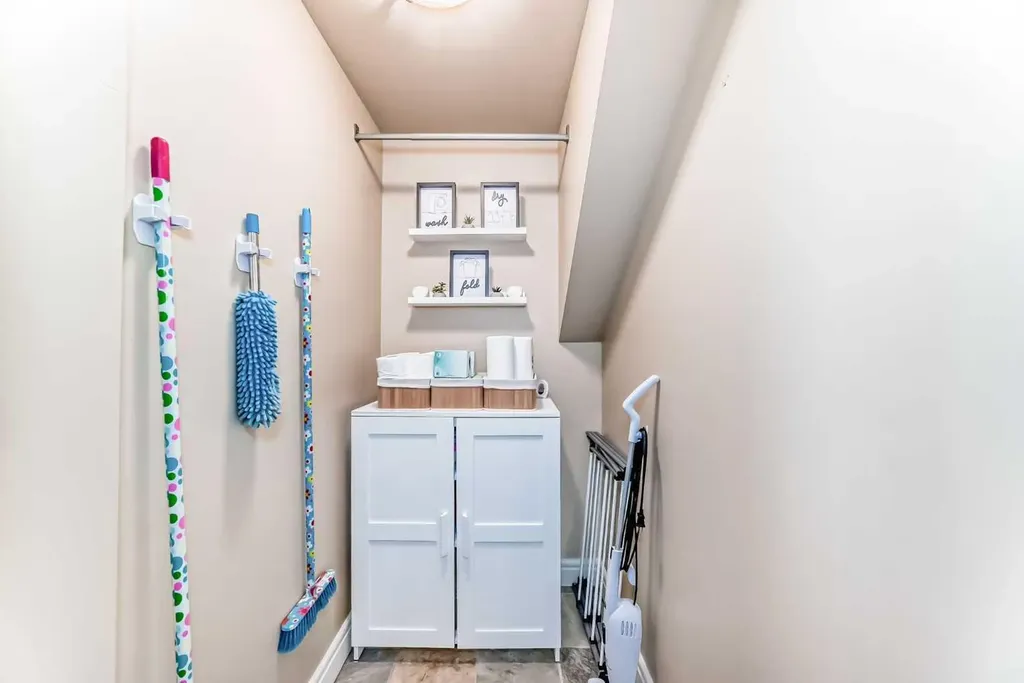 117 38 Avenue SW Calgary AB T2S 0V4