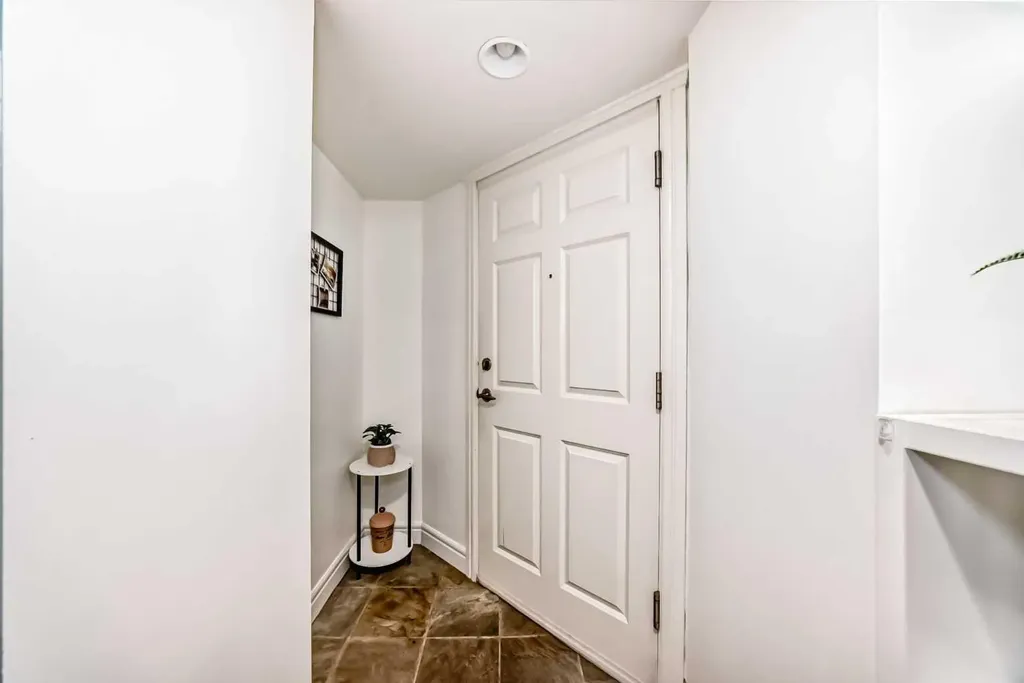 117 38 Avenue SW Calgary AB T2S 0V4