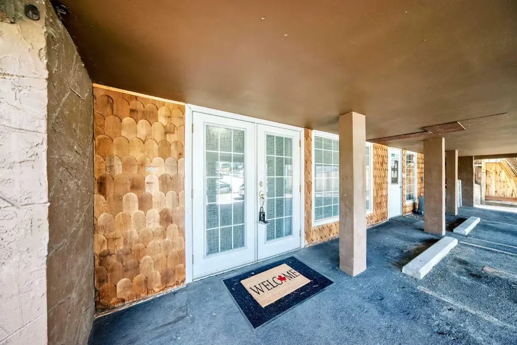 117 38 Avenue SW Calgary AB T2S 0V4