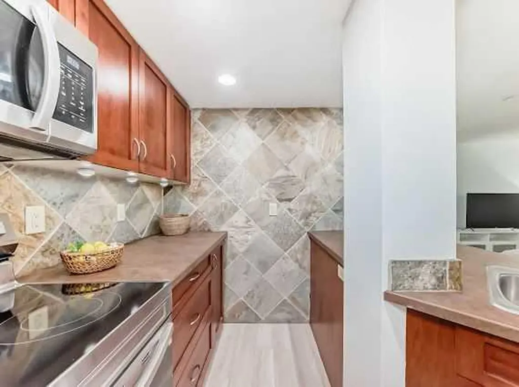117 38 Avenue SW Calgary AB T2S 0V4