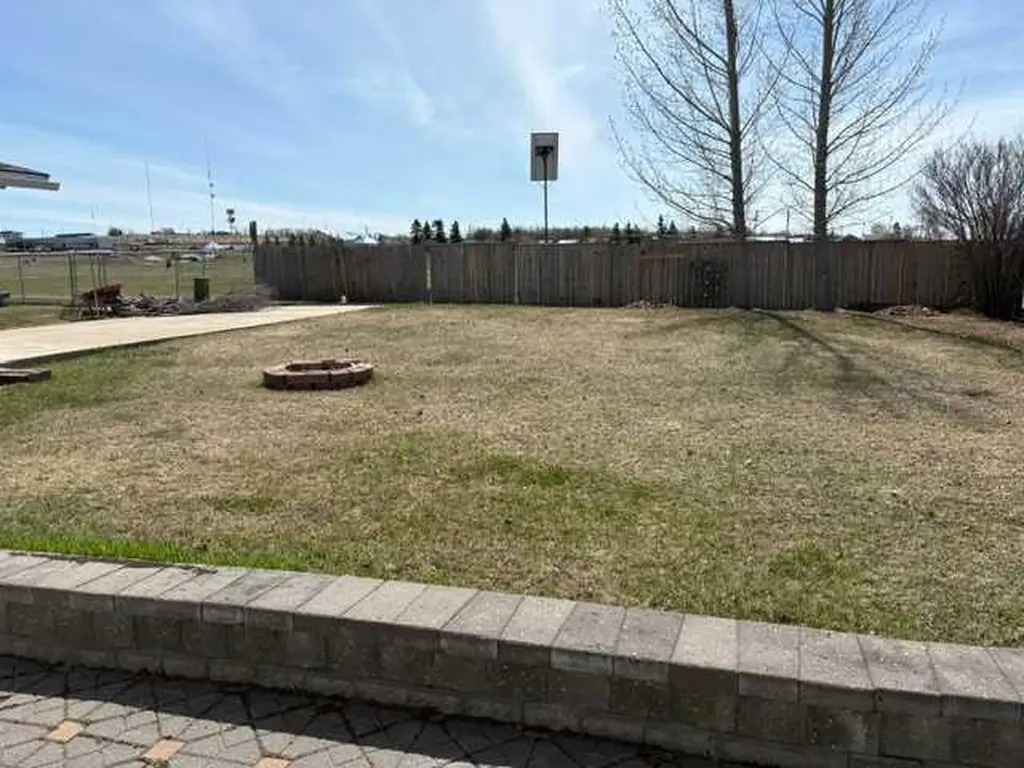 4418 54 Avenue Valleyview AB T0H 3N0