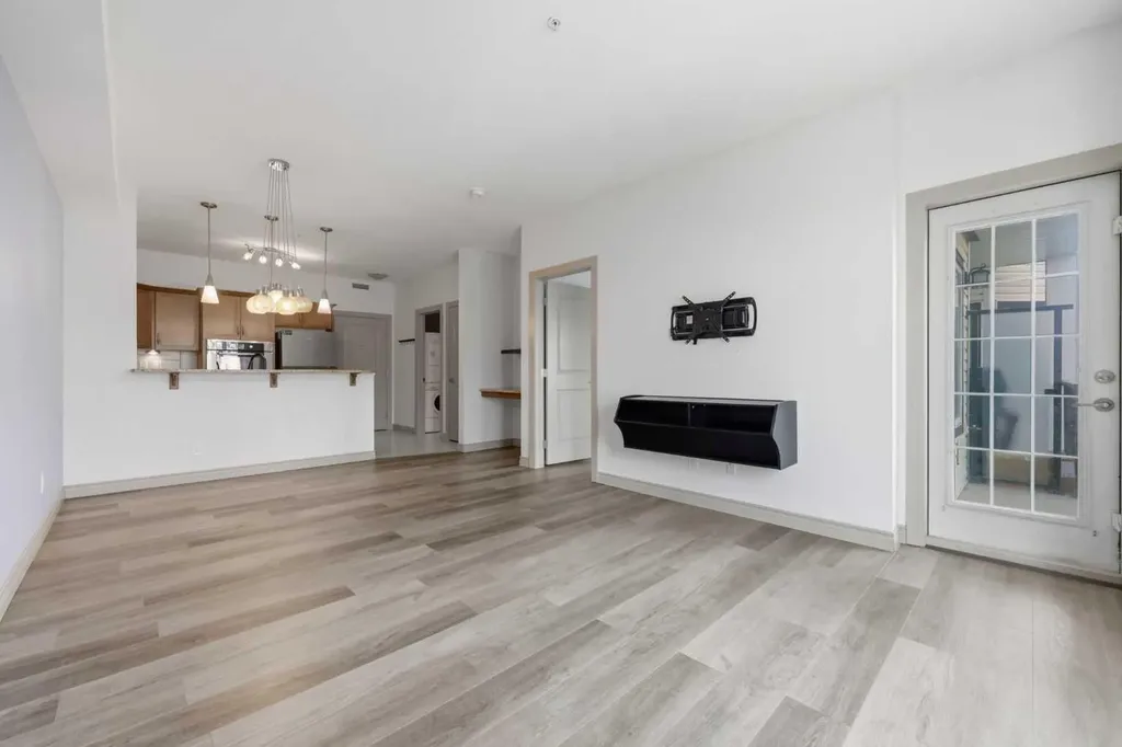 70 Royal Oak Plaza NW Calgary AB T3G0C6