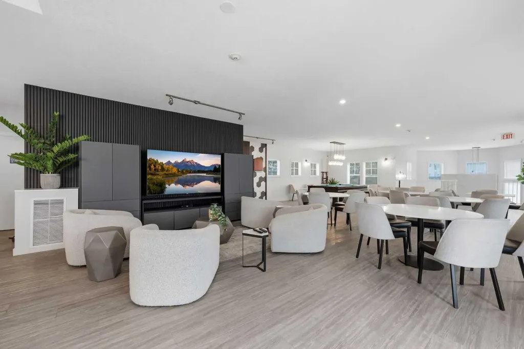 70 Royal Oak Plaza NW Calgary AB T3G0C6