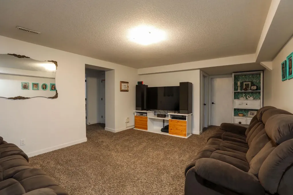 125 S 2a Street W Magrath AB T0K 1J0