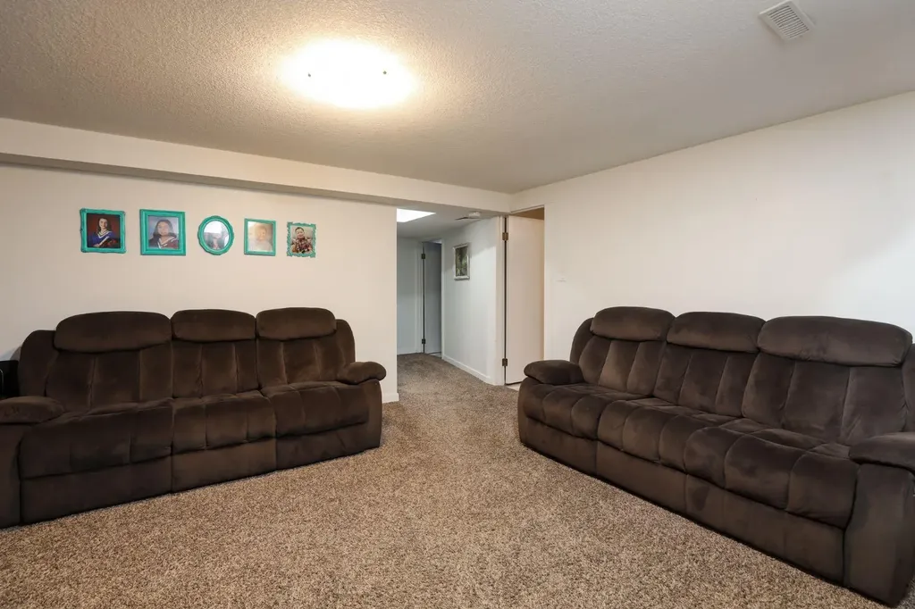 125 S 2a Street W Magrath AB T0K 1J0