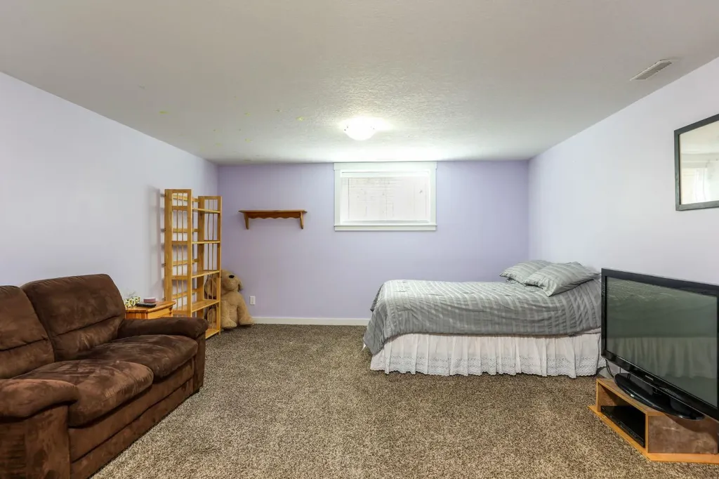 125 S 2a Street W Magrath AB T0K 1J0