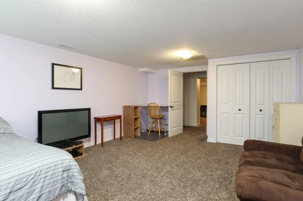 125 S 2a Street W Magrath AB T0K 1J0