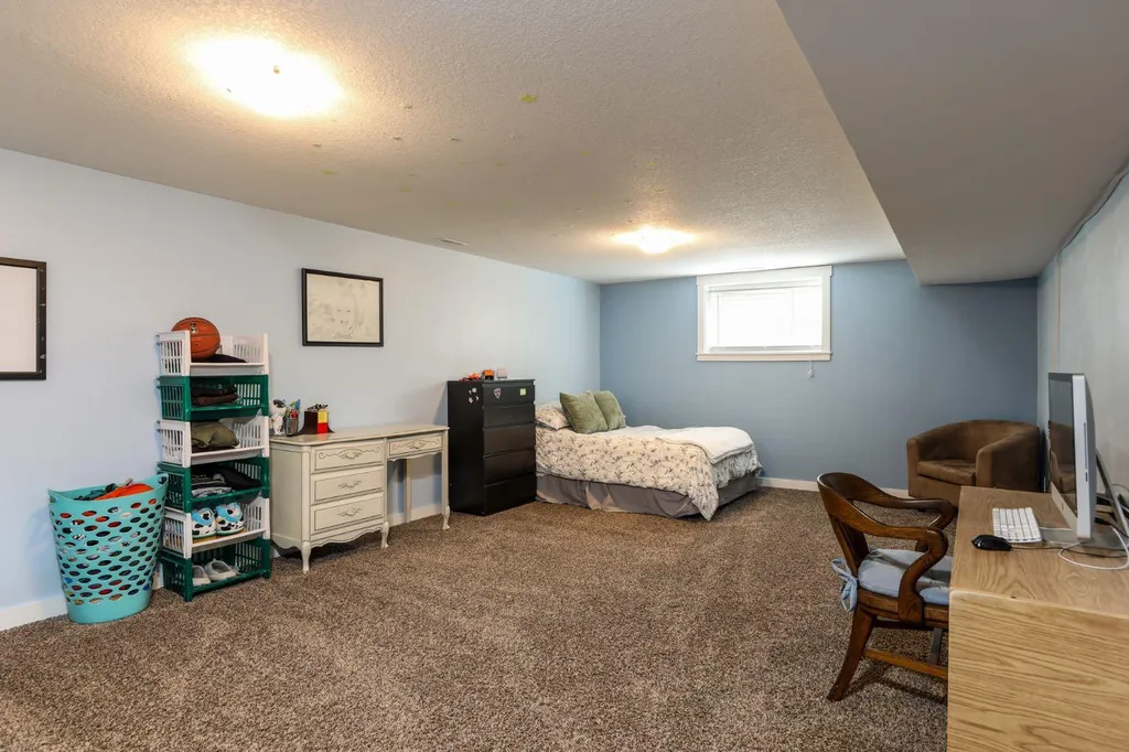125 S 2a Street W Magrath AB T0K 1J0