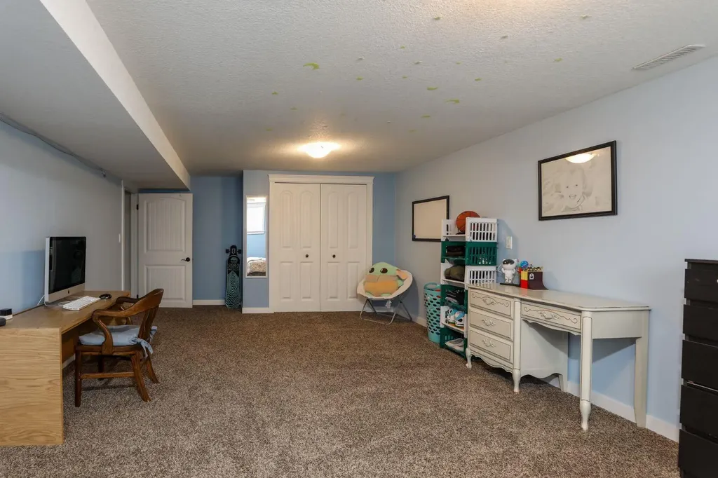 125 S 2a Street W Magrath AB T0K 1J0