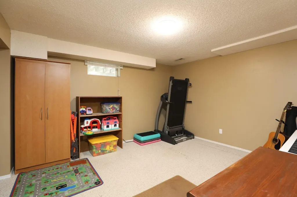 125 S 2a Street W Magrath AB T0K 1J0