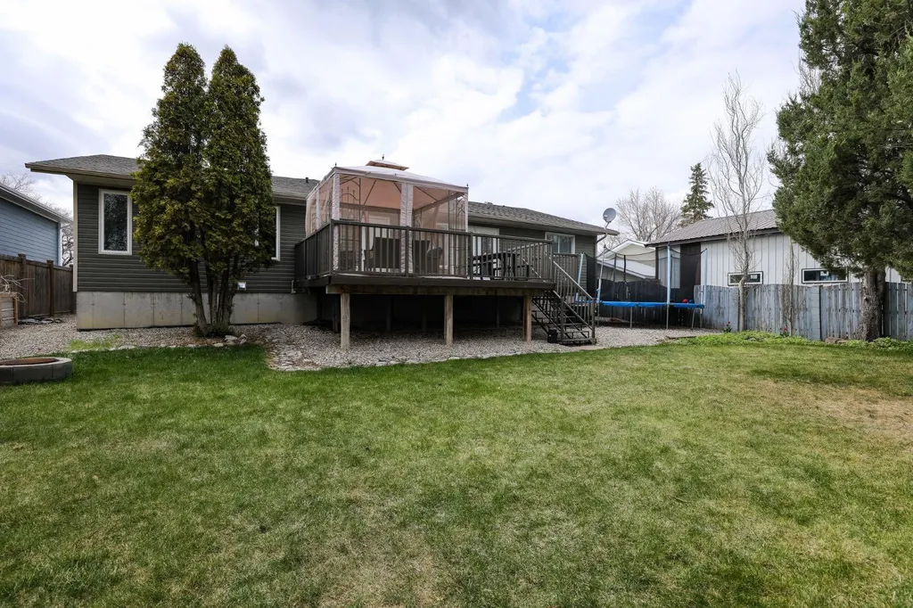 125 S 2a Street W Magrath AB T0K 1J0