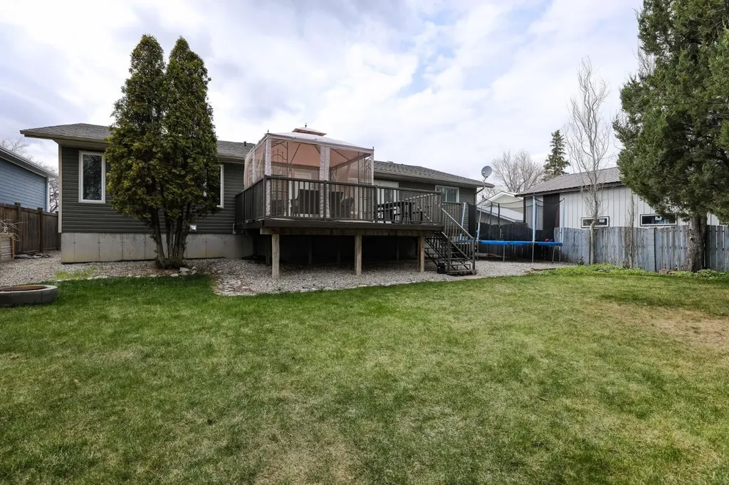 125 S 2a Street W Magrath AB T0K 1J0