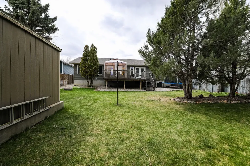 125 S 2a Street W Magrath AB T0K 1J0