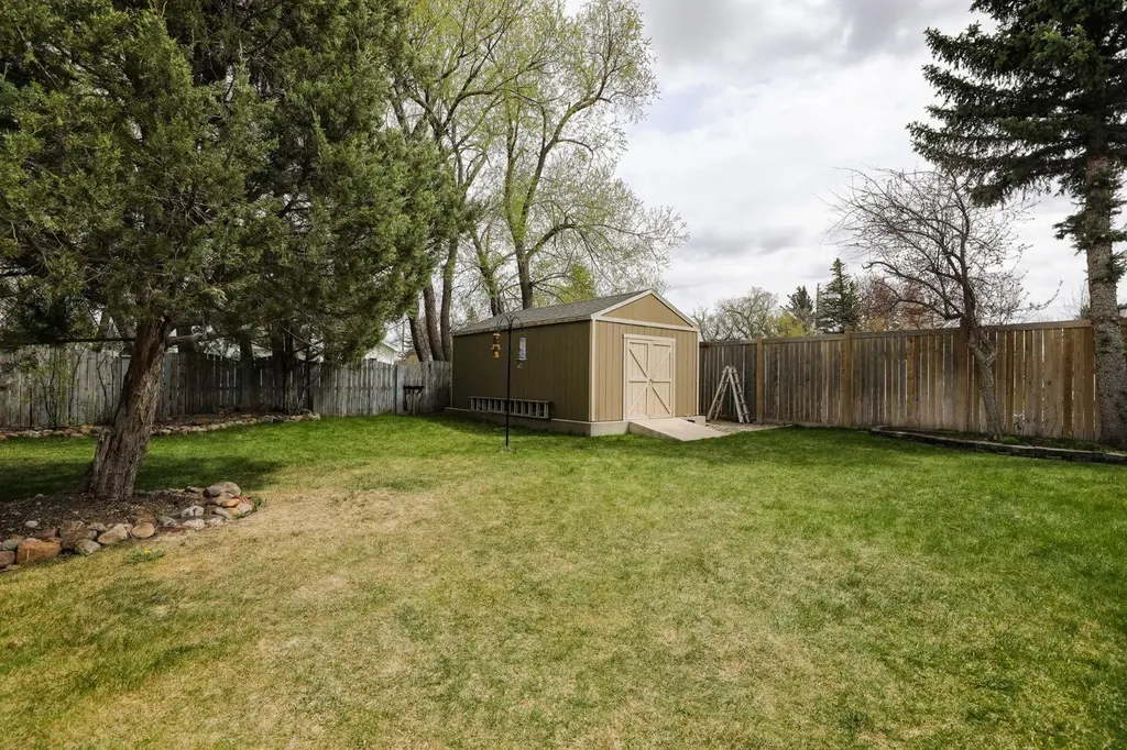 125 S 2a Street W Magrath AB T0K 1J0