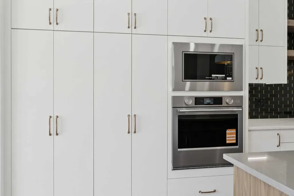645 36 Street SW Calgary AB T3C 1R1