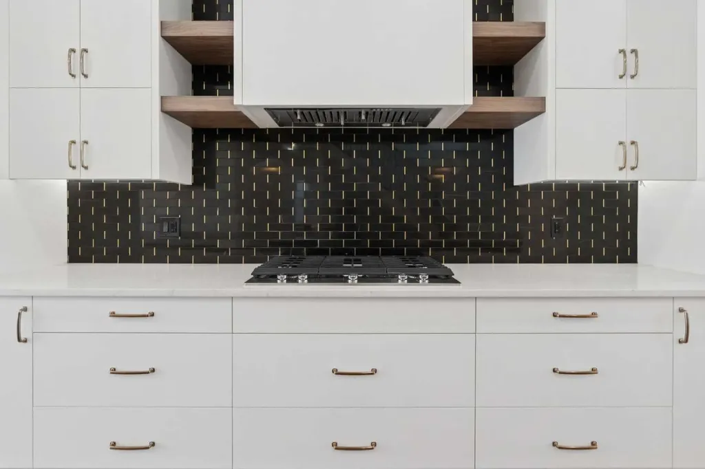 645 36 Street SW Calgary AB T3C 1R1