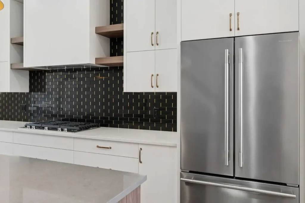 645 36 Street SW Calgary AB T3C 1R1