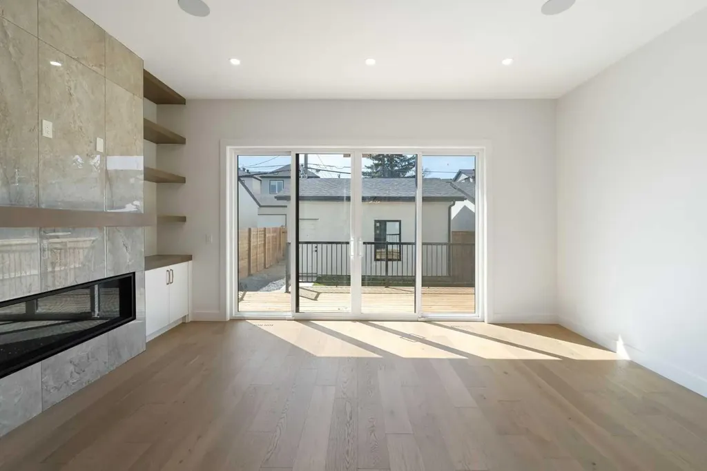 645 36 Street SW Calgary AB T3C 1R1
