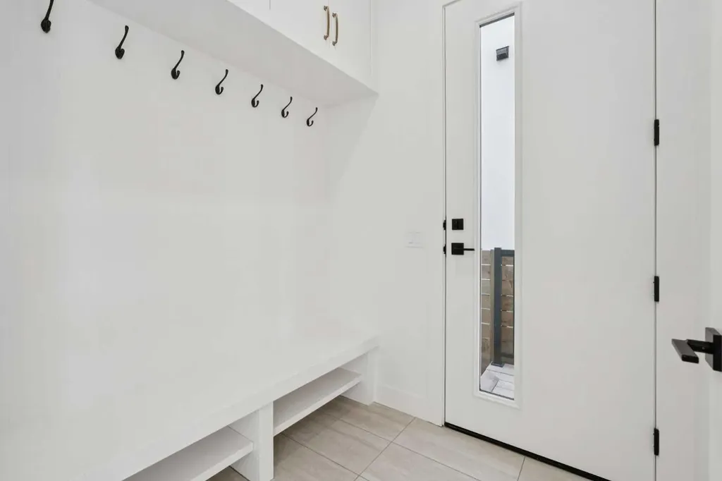 645 36 Street SW Calgary AB T3C 1R1