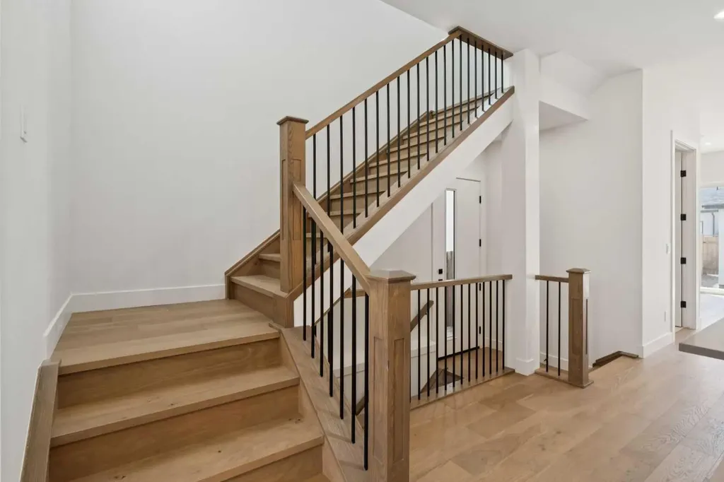 645 36 Street SW Calgary AB T3C 1R1