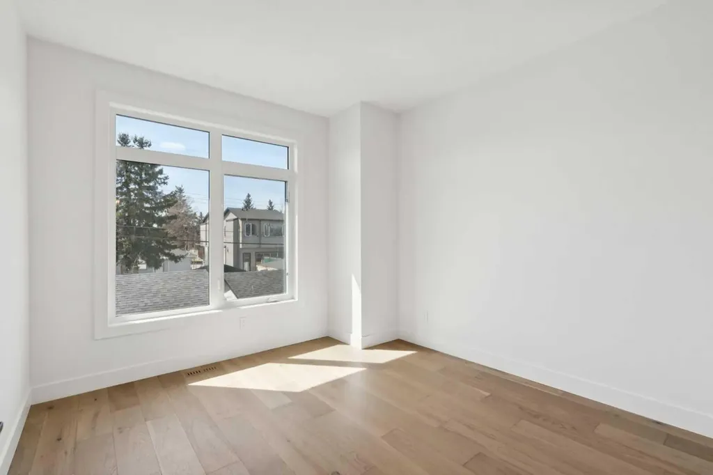 645 36 Street SW Calgary AB T3C 1R1