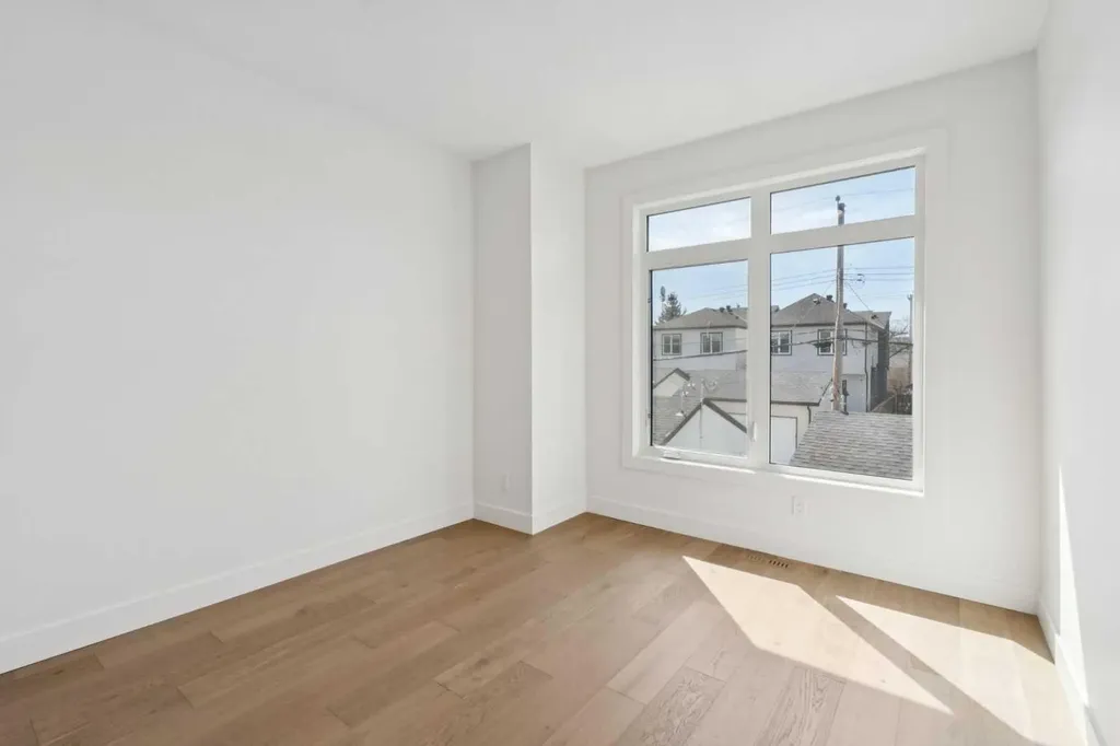 645 36 Street SW Calgary AB T3C 1R1