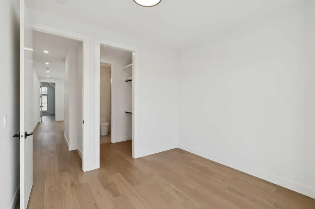 645 36 Street SW Calgary AB T3C 1R1