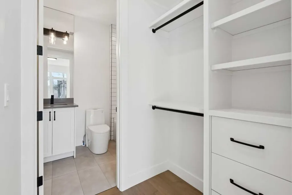 645 36 Street SW Calgary AB T3C 1R1