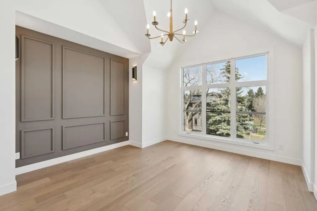 645 36 Street SW Calgary AB T3C 1R1