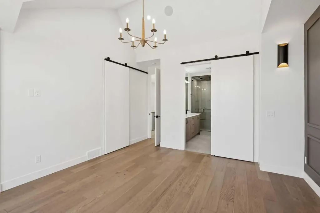 645 36 Street SW Calgary AB T3C 1R1